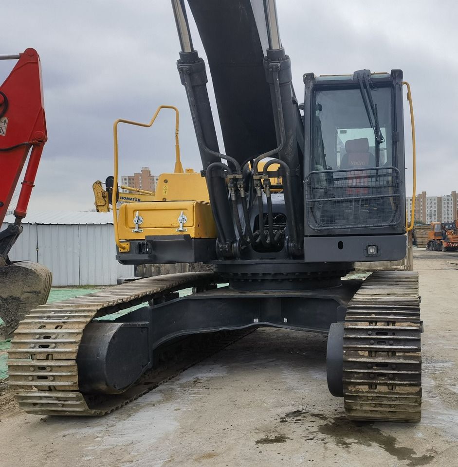 2020 Volvo EC480DL crawler excavator, front view