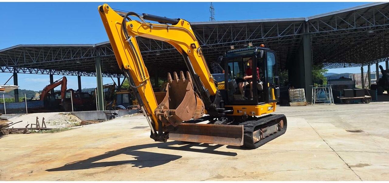 JCB 86C-2 crawler excavator, front three-quarter view