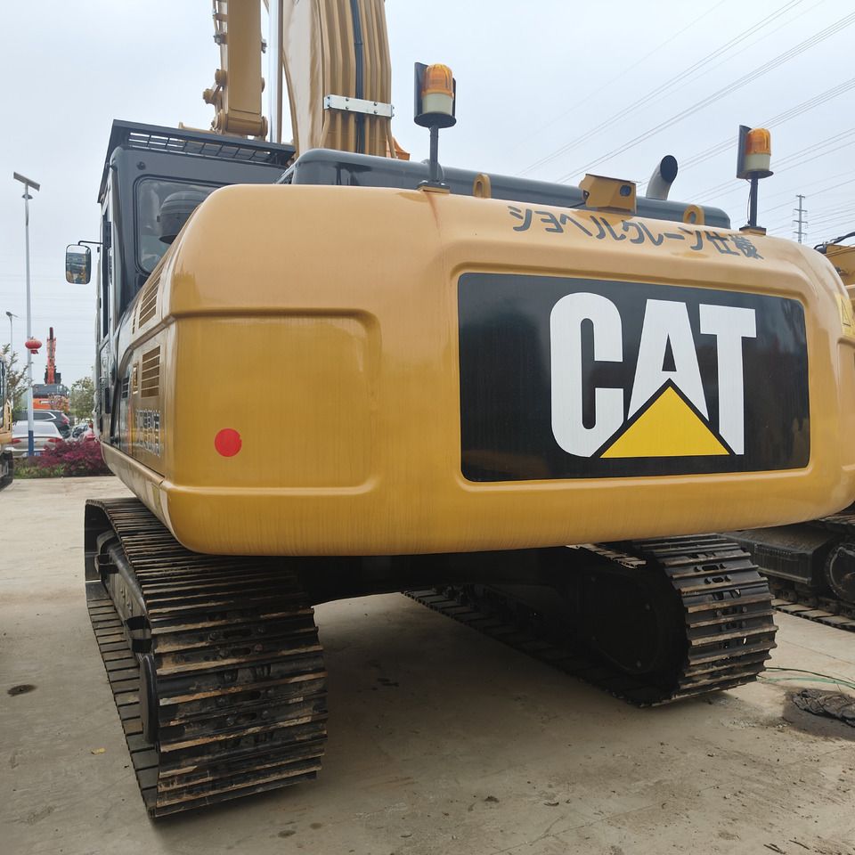 2020 Caterpillar 330D2L crawler excavator rear view 2020 Caterpillar 330D2L crawler excavator rear view