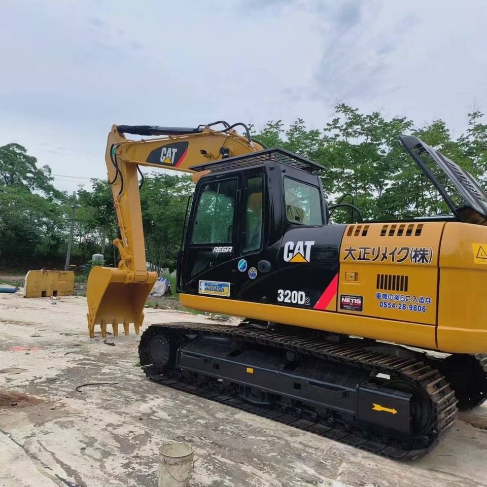 Escavatore cingolato Caterpillar 320D2 del 2024, vista laterale