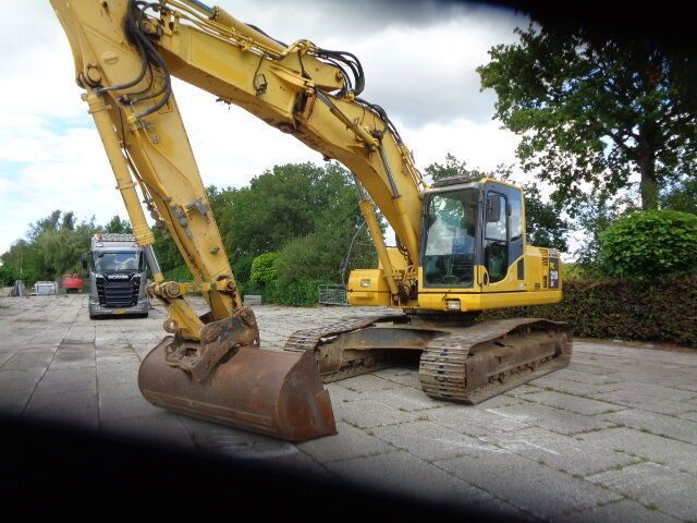 2012 Komatsu PC210LC-8 crawler excavator, side profile view