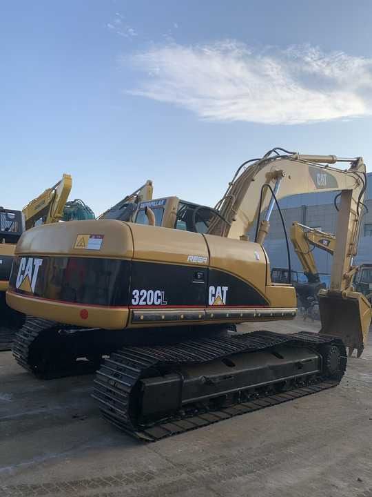 2018 Caterpillar 320CL crawler excavator, rear three-quarter view