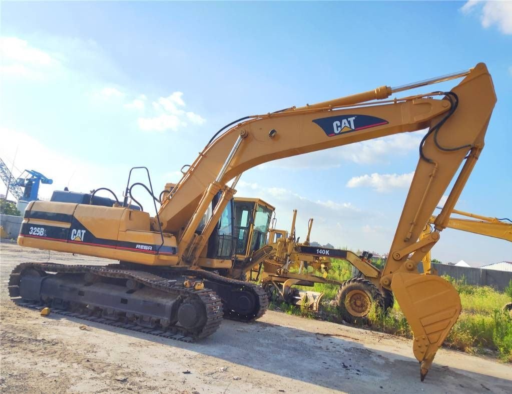 2023 Caterpillar 325BL crawler excavator side view