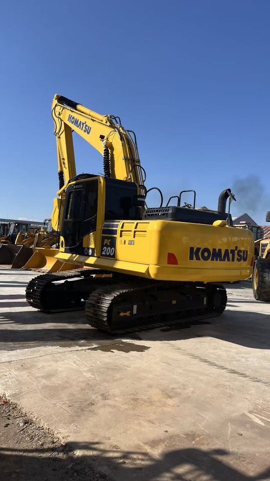 2023 Komatsu PC200-8 crawler excavator, rear three-quarter view 2023 Komatsu PC200-8 crawler excavator, rear three-quarter view