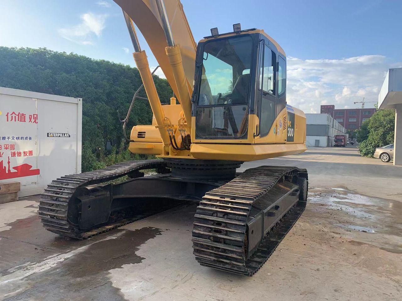 2020 Komatsu PC300 crawler excavator, front three-quarter view 2020 Komatsu PC300 crawler excavator, front three-quarter view