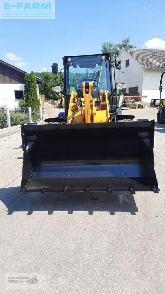 2017 Caterpillar 908M mini excavator, front view 2017 Caterpillar 908M mini excavator, front view