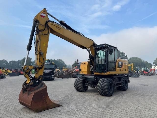 2020 Caterpillar M320F wheel excavator, side view