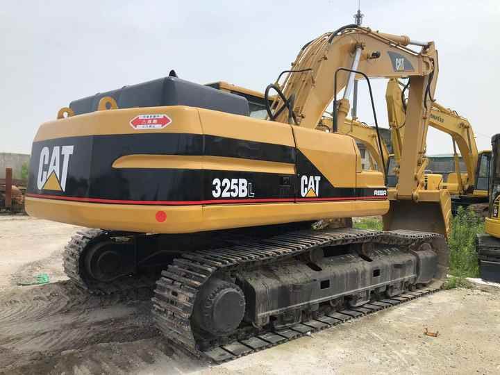 2020 Caterpillar 325BL crawler excavator, rear three-quarter view
