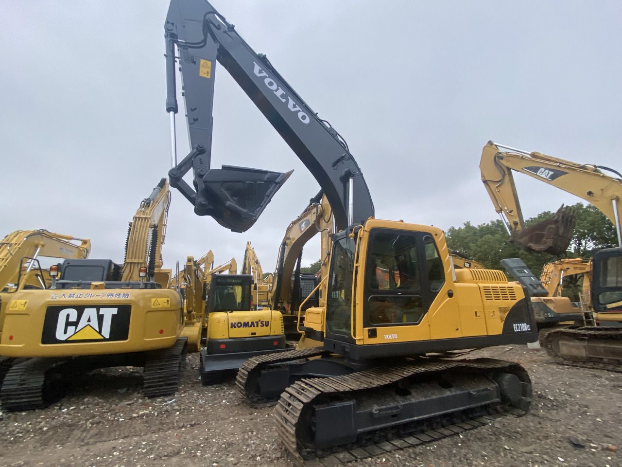 2018 Volvo EC210BLC crawler excavator, side view 2018 Volvo EC210BLC crawler excavator, side view