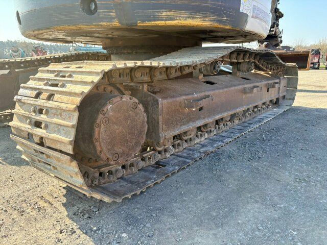 2007 New Holland E235SR-1ES crawler excavator undercarriage view