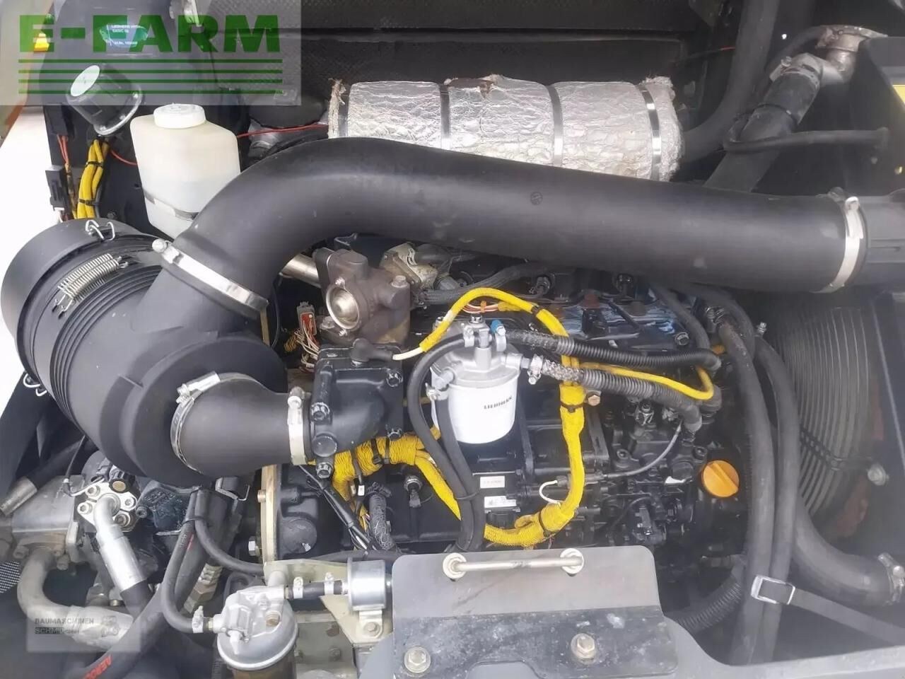 2015 Liebherr 508 mini excavator engine bay view 2015 Liebherr 508 mini excavator engine bay view
