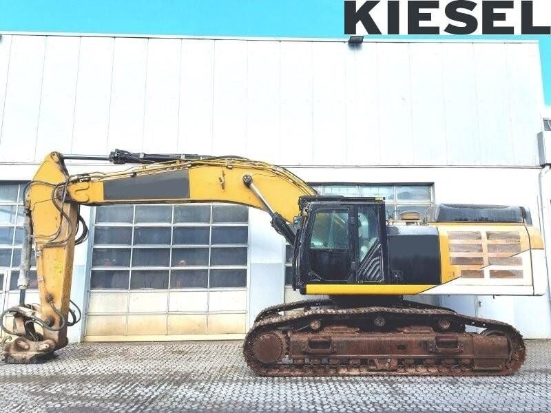 2016 Caterpillar 352F crawler excavator, side view