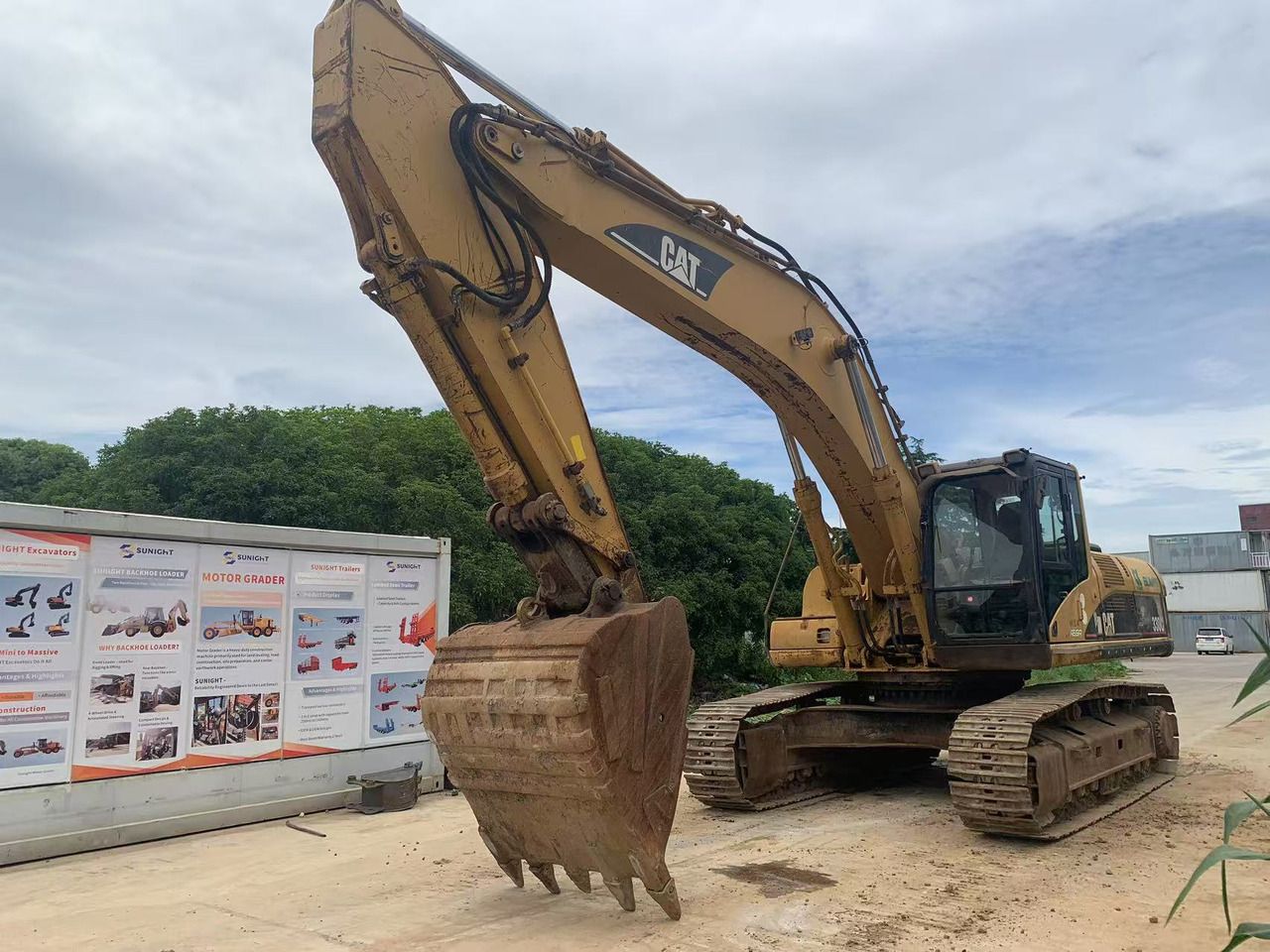 2017 Caterpillar 330BL crawler excavator, front three-quarter view