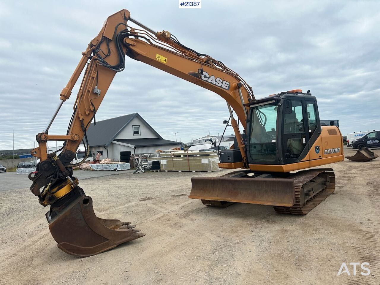 2011 CASE CX130B excavator, side view 2011 CASE CX130B excavator, side view