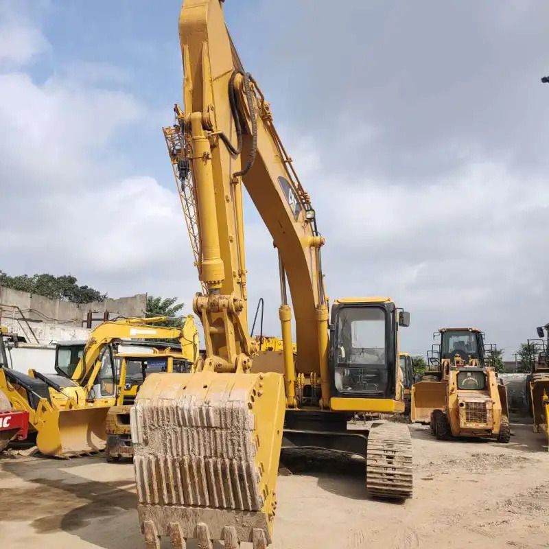 2019 Caterpillar 330D crawler excavator, front view 2019 Caterpillar 330D crawler excavator, front view