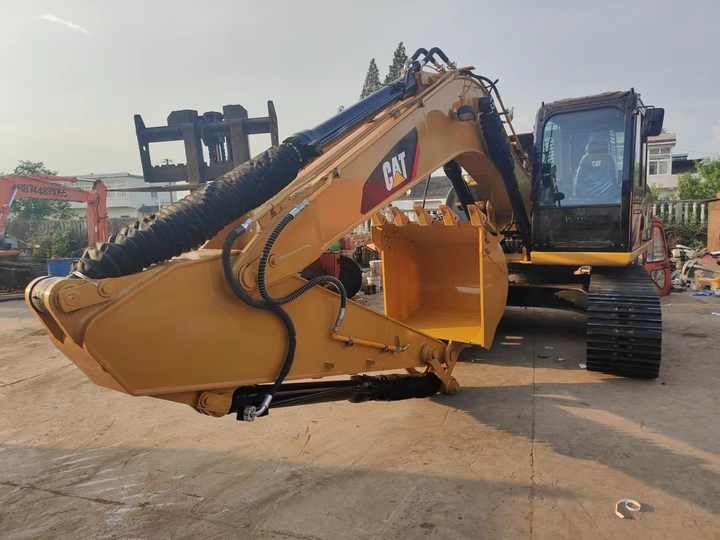 2010 Caterpillar 315D crawler excavator, side view