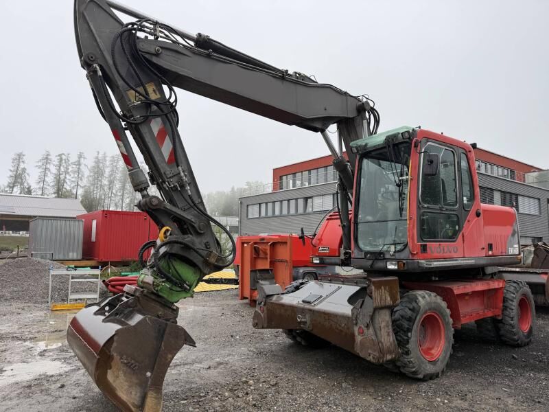 2005 Volvo EW160B wheel excavator, side view