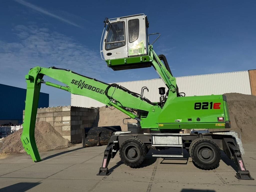 2016 Sennebogen 821M E material handler, side profile view
