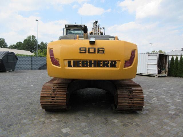 2013 Liebherr 906 crawler excavator, rear view 2013 Liebherr 906 crawler excavator, rear view