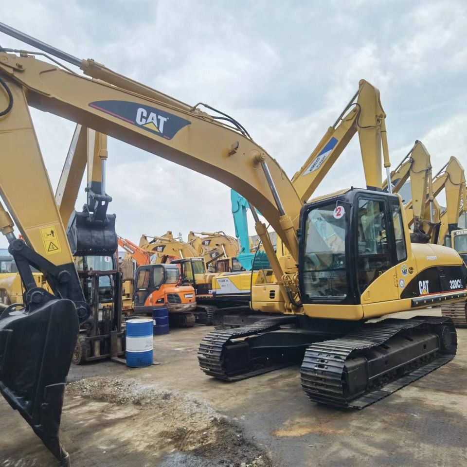 2018 Caterpillar 320CL crawler excavator, side view