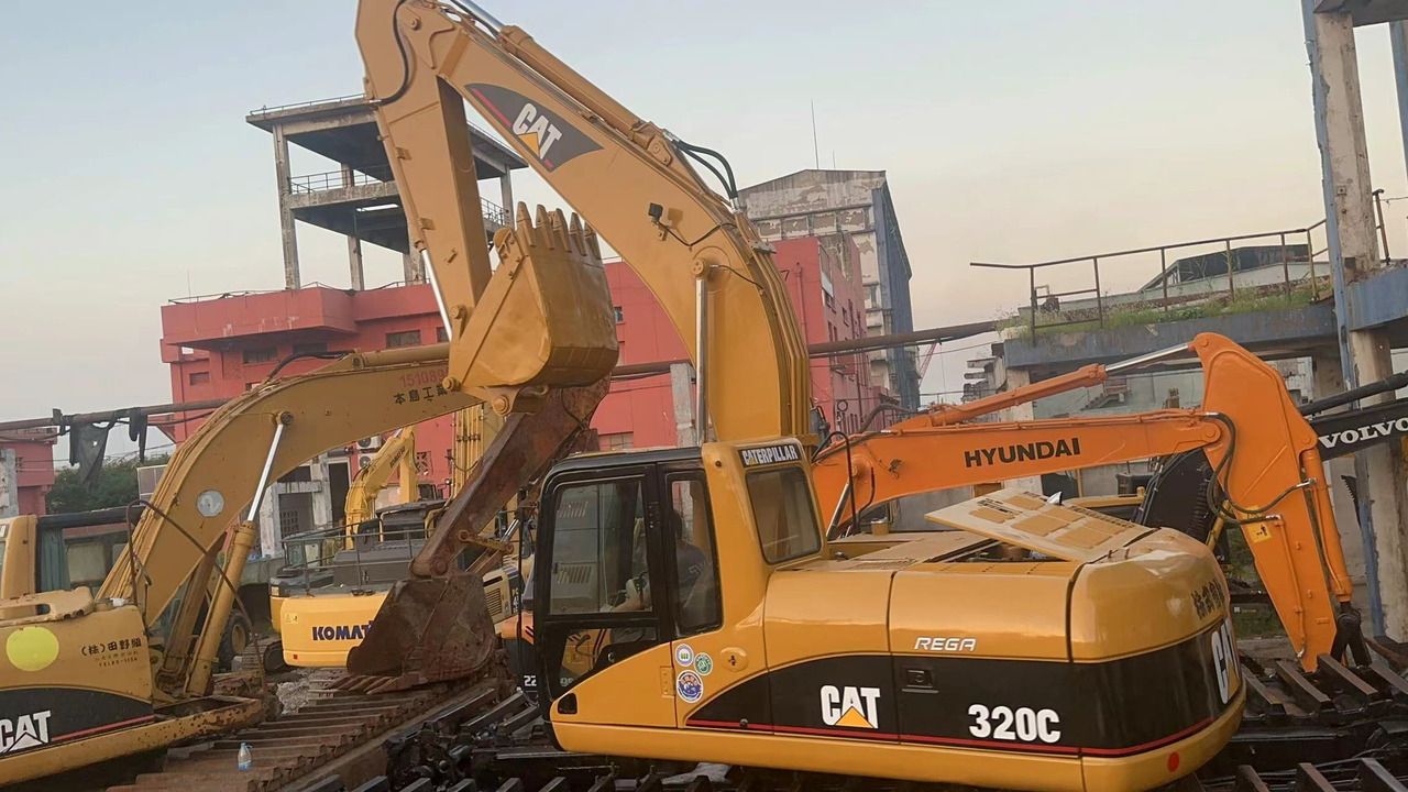 2018 Caterpillar 320C amphibious excavator, side view