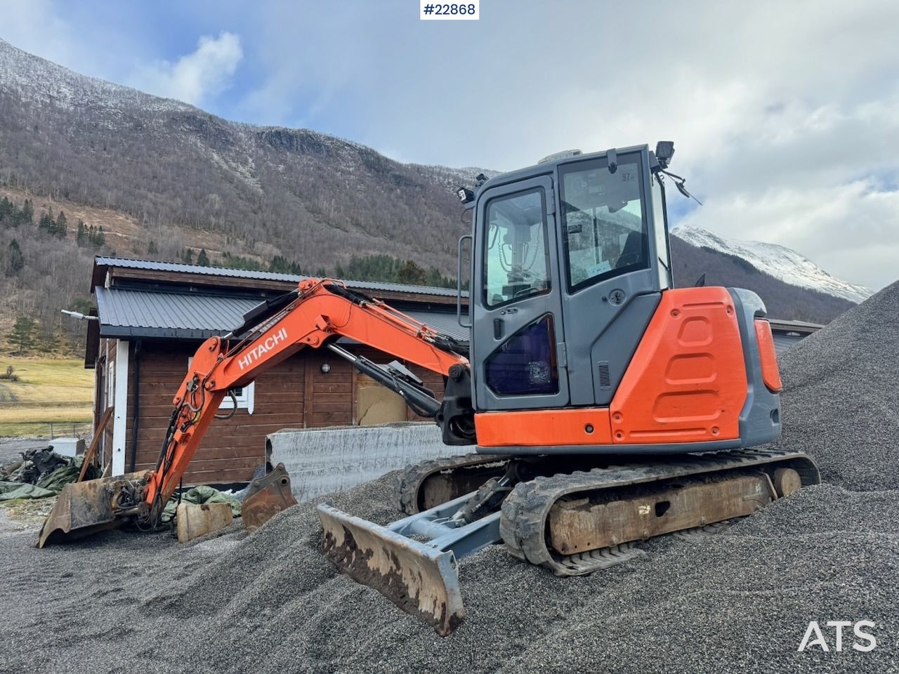 2014 Hitachi ZX65USB-5A crawler excavator, side view 2014 Hitachi ZX65USB-5A crawler excavator, side view