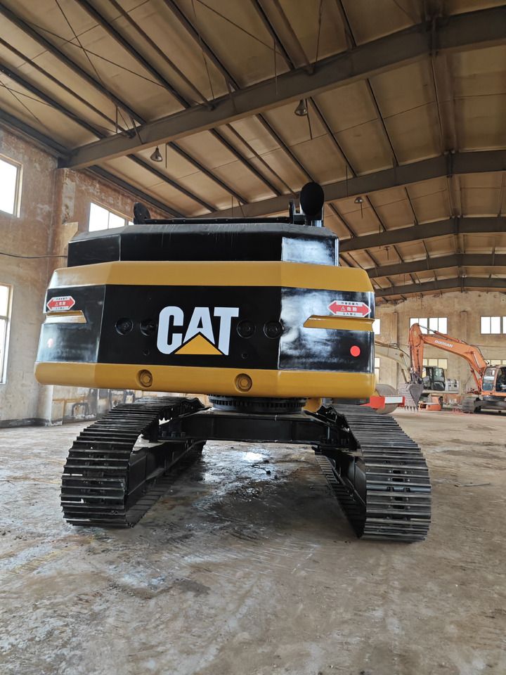 Caterpillar 345B crawler excavator, rear view