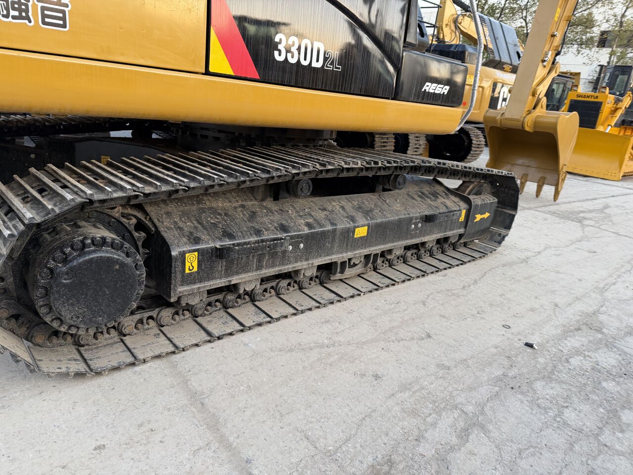 2025 Caterpillar 330D2L crawler excavator side view of tracks