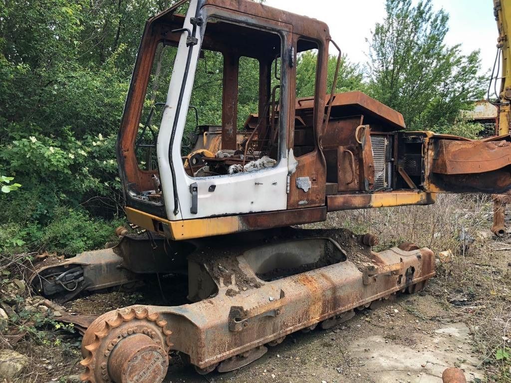 Liebherr 904 crawler excavator, side view