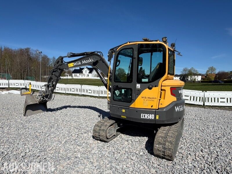 2018 Volvo ECR58D mini excavator, side view 2018 Volvo ECR58D mini excavator, side view