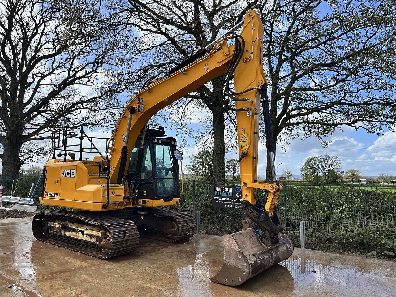 2023 JCB 140X LC crawler excavator, side view