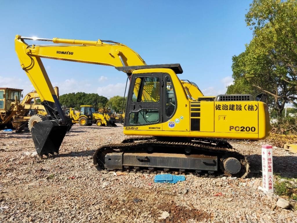 2018 Komatsu PC200-6 crawler excavator, side view