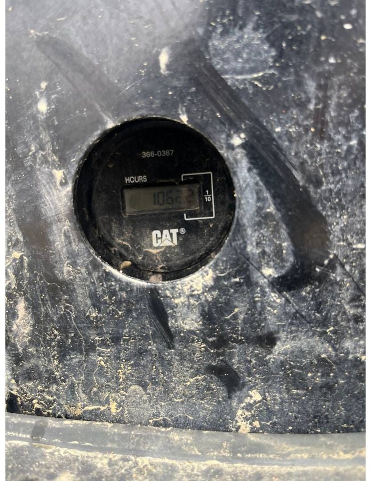2021 Caterpillar 305E2 hour meter display