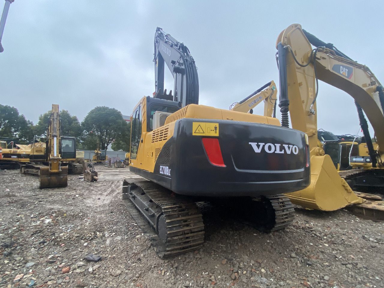 2018 Volvo EC210BLC crawler excavator, rear three-quarter view 2018 Volvo EC210BLC crawler excavator, rear three-quarter view
