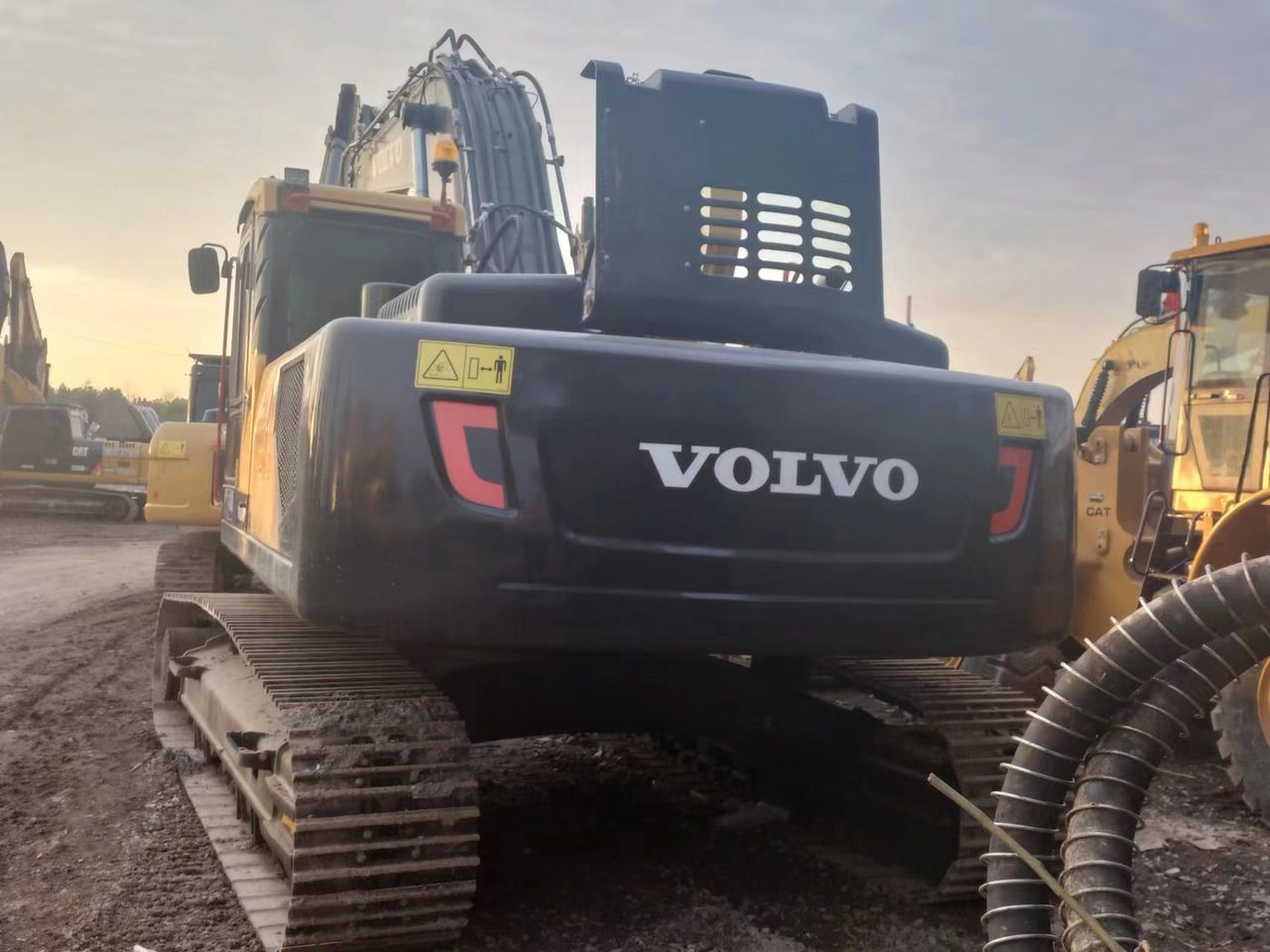Volvo EC290BLC excavator rear view Volvo EC290BLC excavator rear view