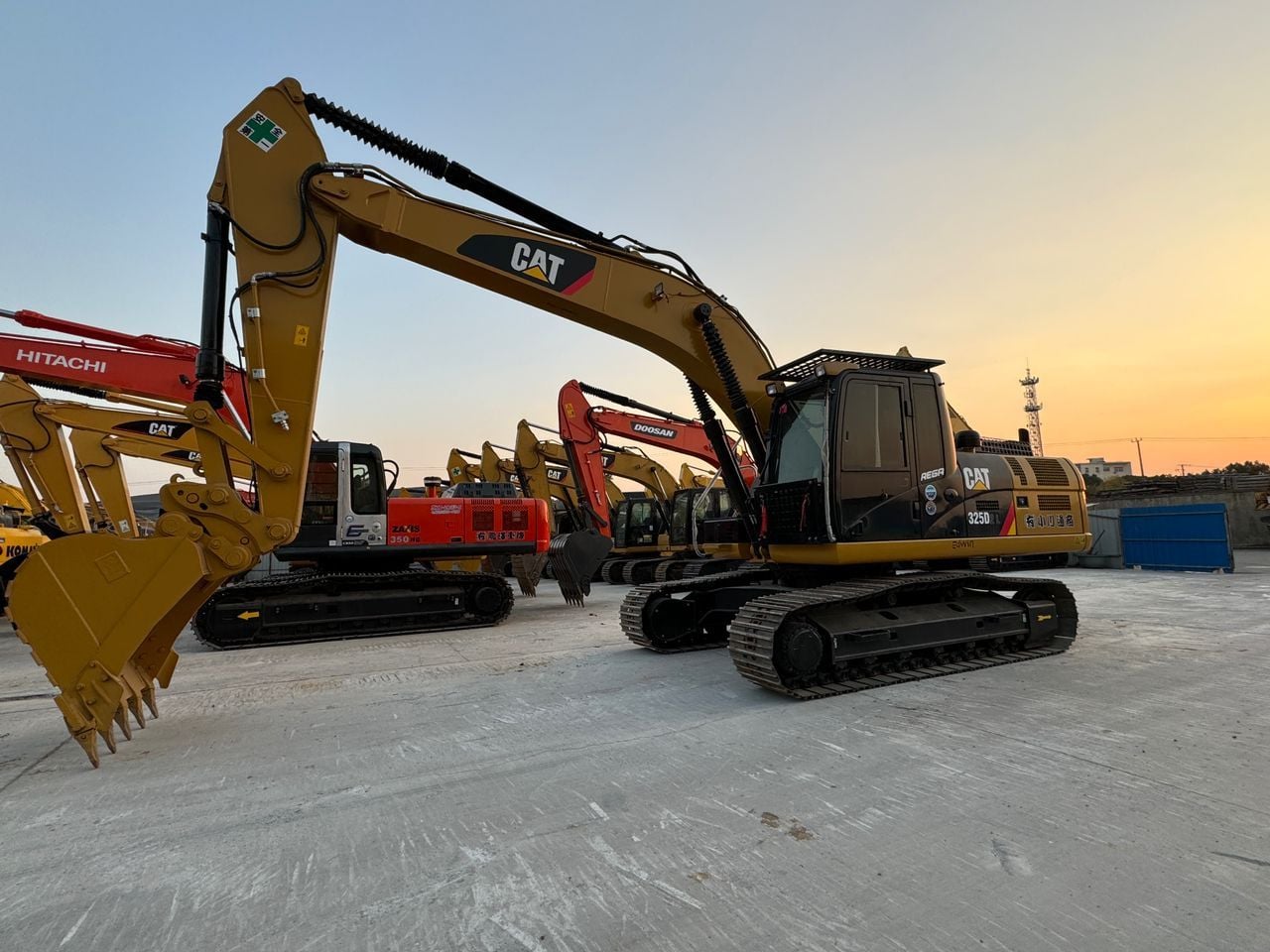 2022 Caterpillar 325D crawler excavator, side profile view