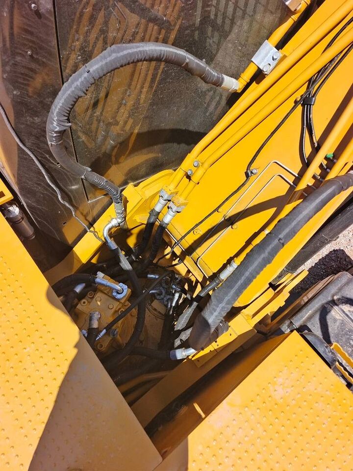 2024 Caterpillar 324D crawler excavator hydraulic lines detail