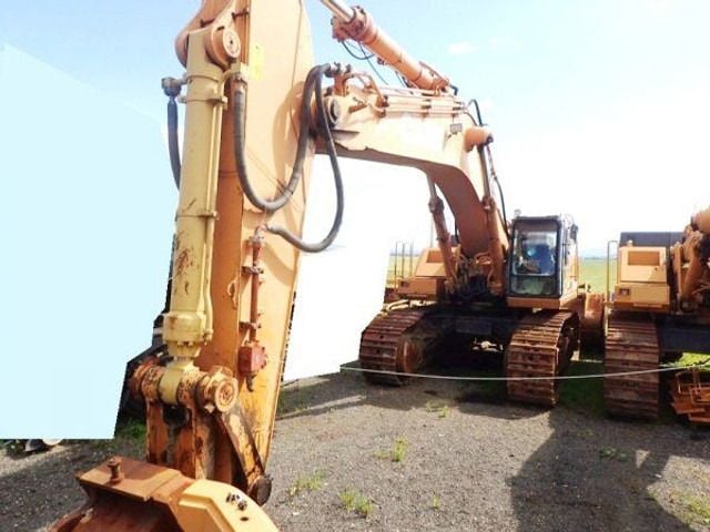 2002 CASE CX 800 crawler excavator, front three-quarter view