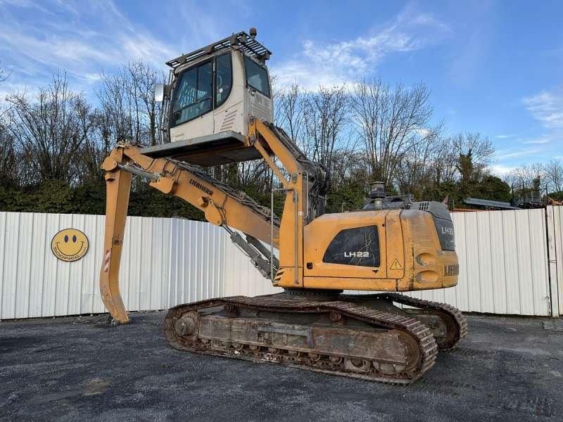 2018 Liebherr LH22 C material handler, side view