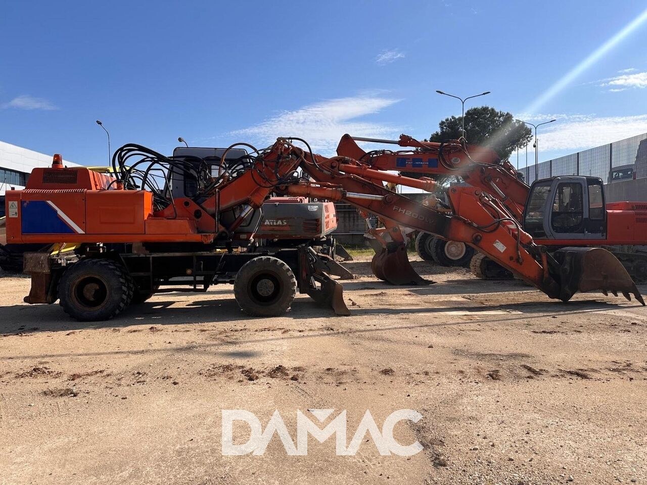 1995 Fiat-Hitachi FH200W.3 wheel excavator side view