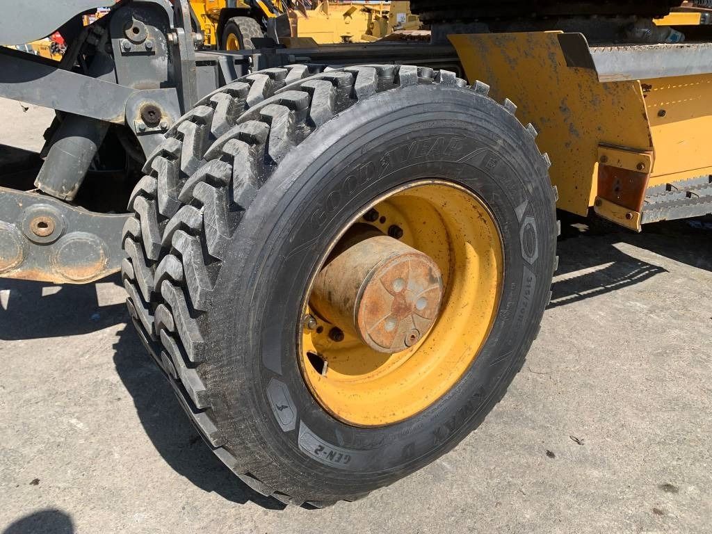 2011 Volvo EW140C wheel excavator tire detail