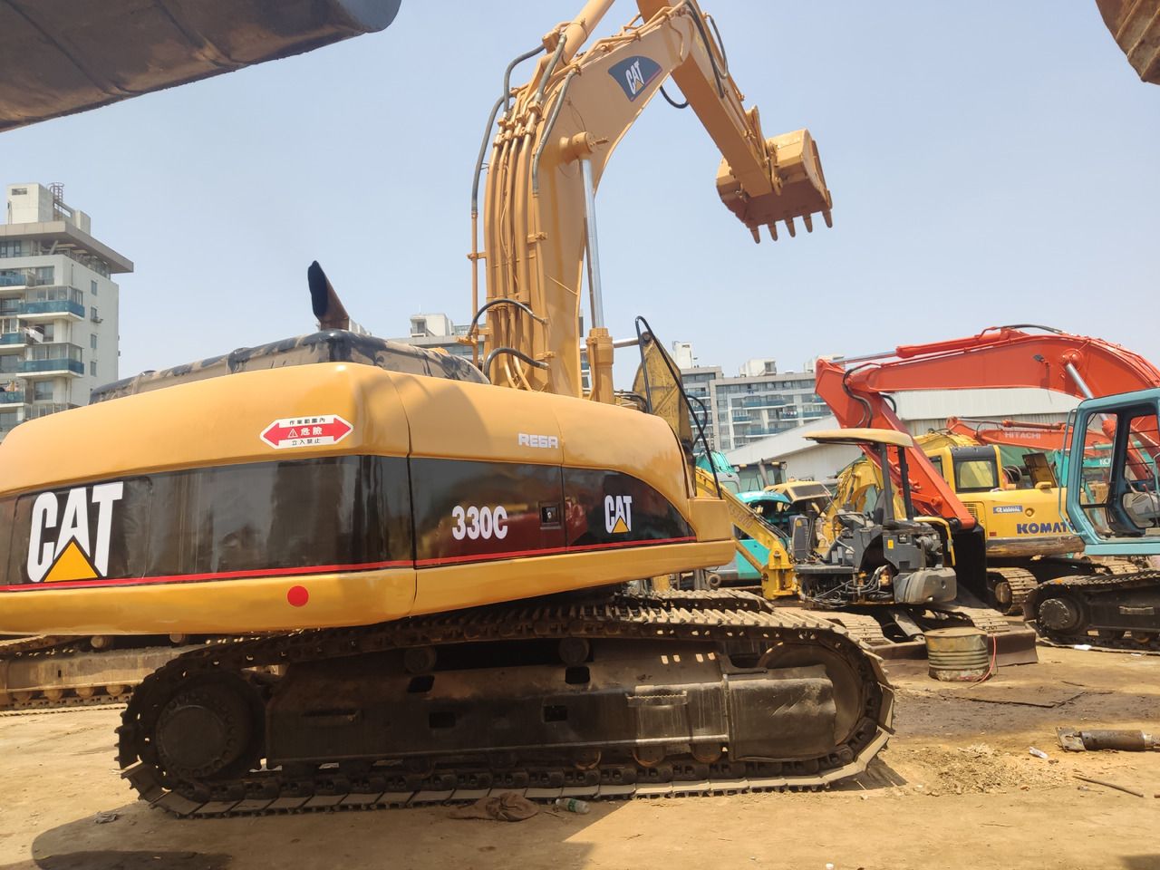 Caterpillar 330C crawler excavator, rear three-quarter view