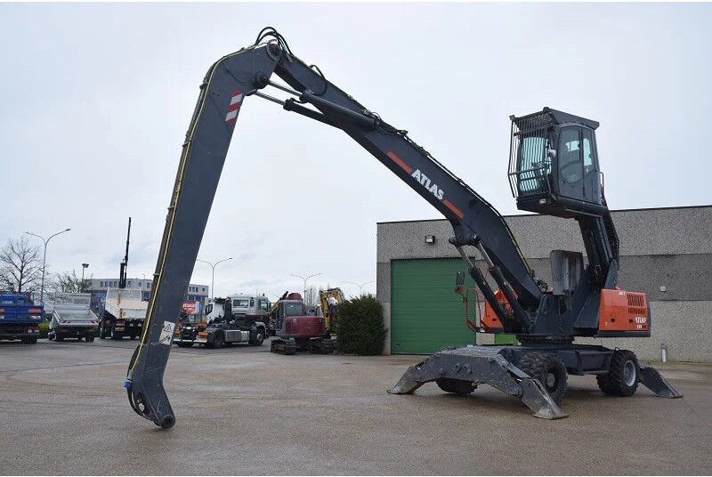 2012 Atlas 270 MH wheel excavator, side profile view