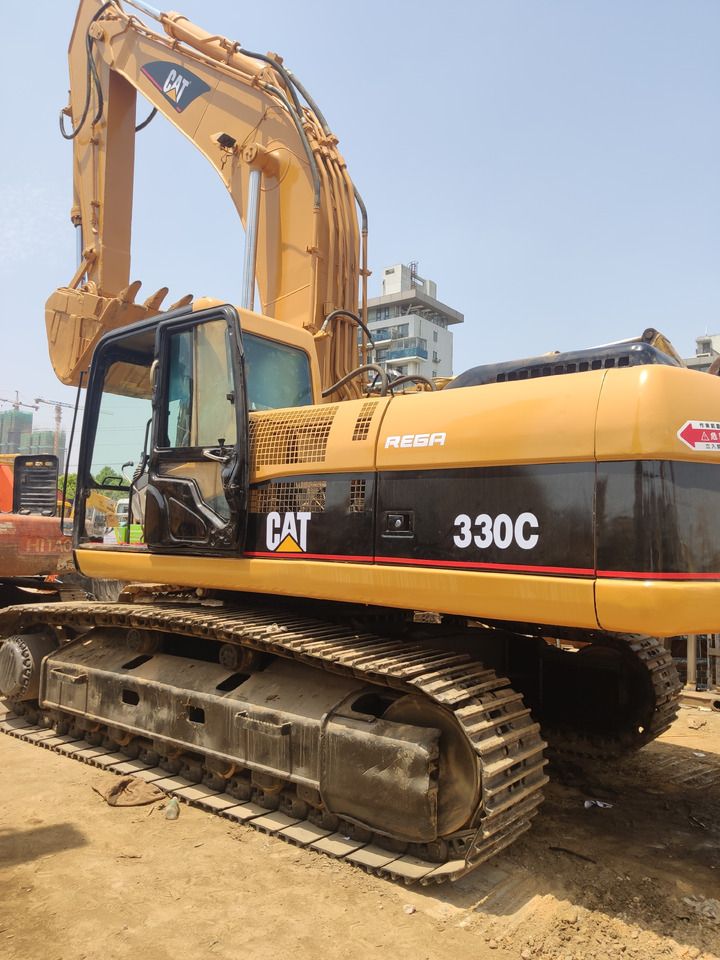 Caterpillar 330C crawler excavator, side view