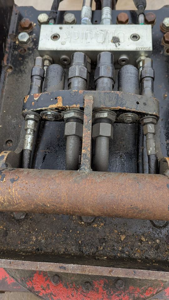 OQ80 Sortiergreifer hydraulic connection detail