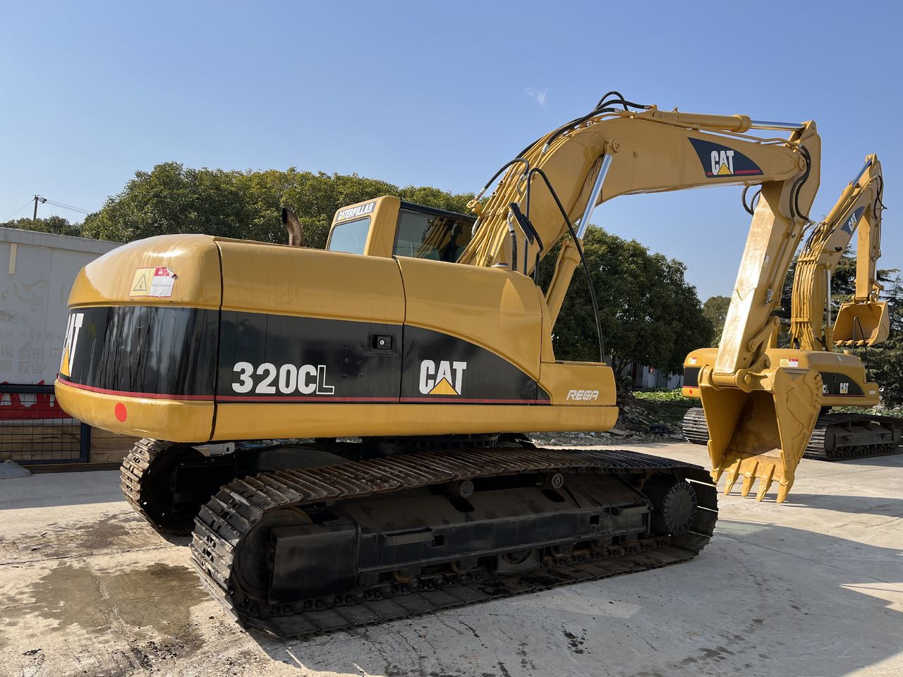 2011 Caterpillar 320CL crawler excavator, rear three-quarter view