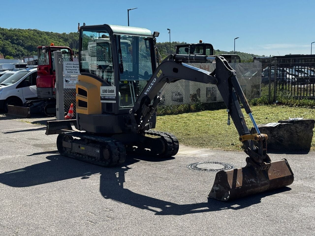 2013 Volvo ECR25D mini excavator side view