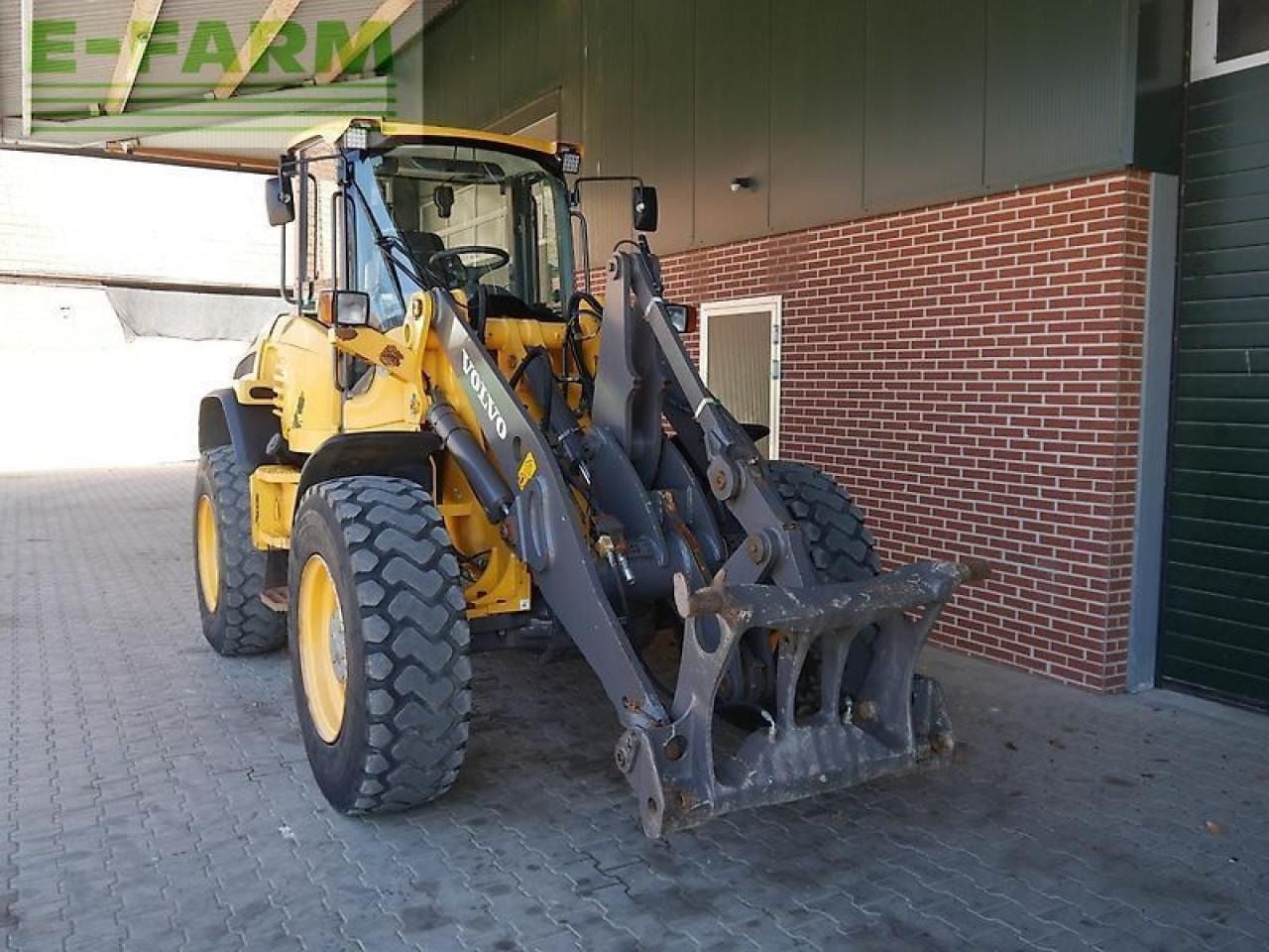 2011 Volvo L45F wheel loader, front three-quarter view 2011 Volvo L45F wheel loader, front three-quarter view