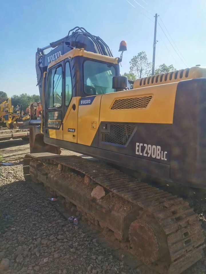 2022 Volvo EC290BLC excavator, side profile view 2022 Volvo EC290BLC excavator, side profile view
