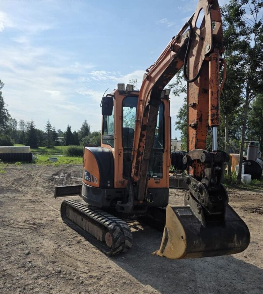 2008 Doosan DX25Z mini excavator, front three-quarter view